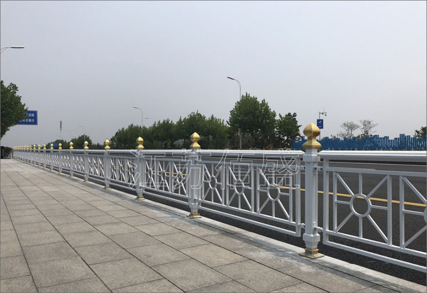 道路护栏生产厂家分享道路护栏的性能优势