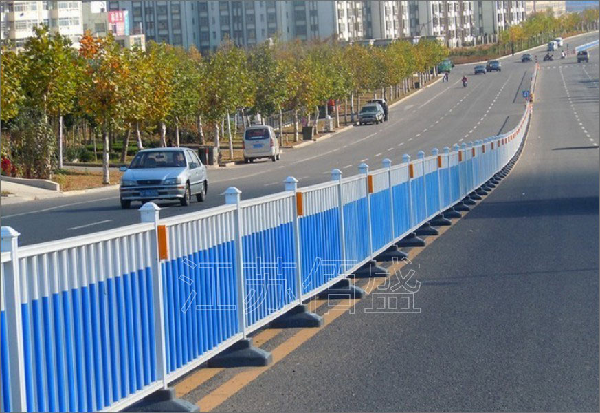 道路护栏生产厂家分享道路护栏的性能优势