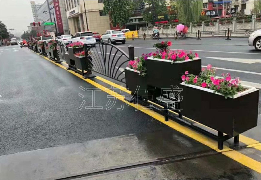 道路市政隔离花箱护栏的用途