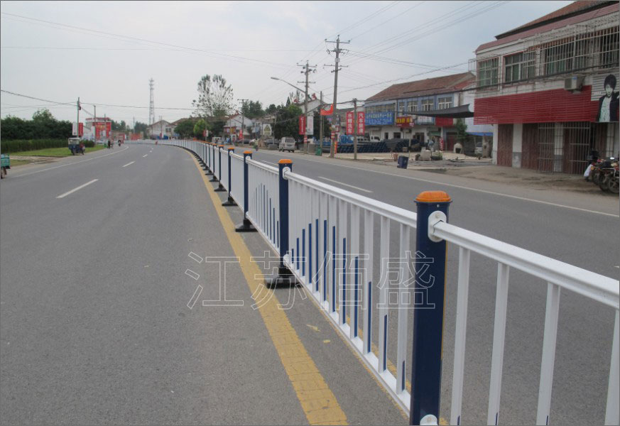 道路护栏的设计应考虑哪些因素
